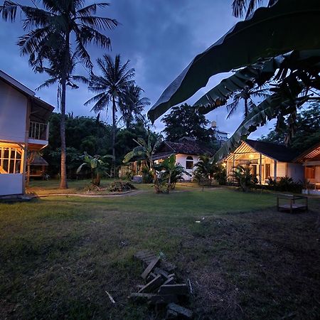 Kayu Cottage Gili Trawangan Exteriör bild