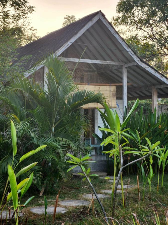 Kayu Cottage Gili Trawangan Exteriör bild